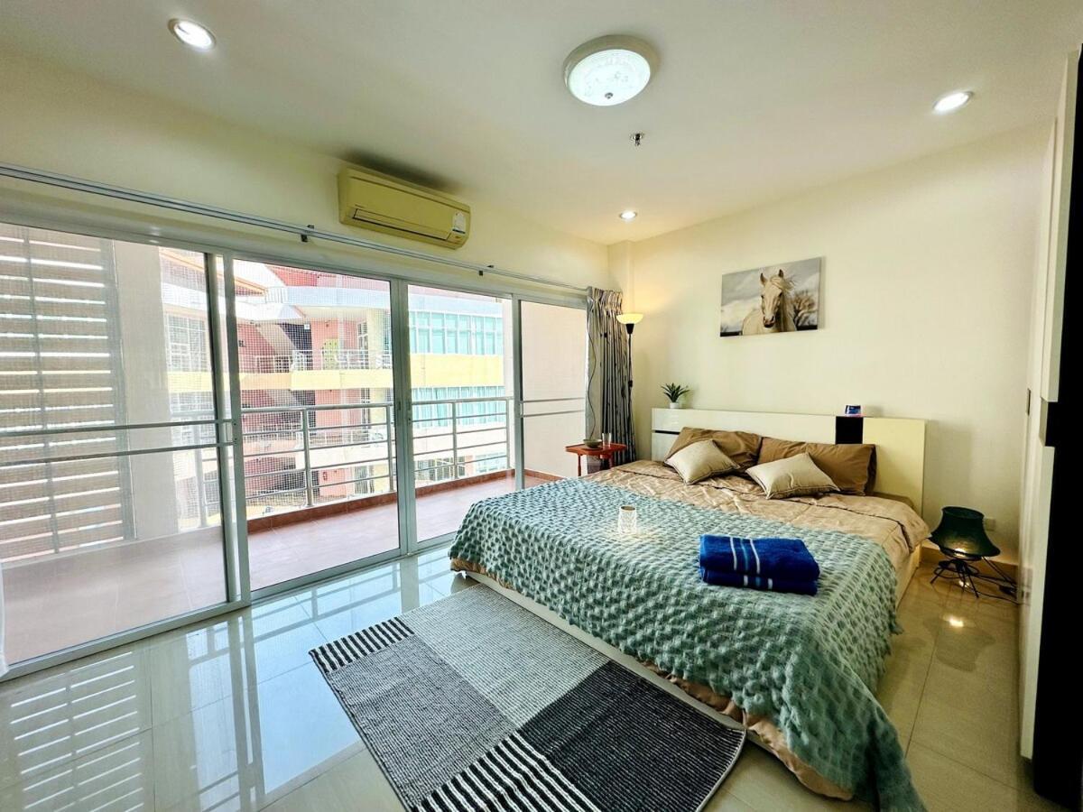 Wisdom Burg Bangsaen, Pool, Gym Aparthotel Ban Rong Khoei Exterior photo