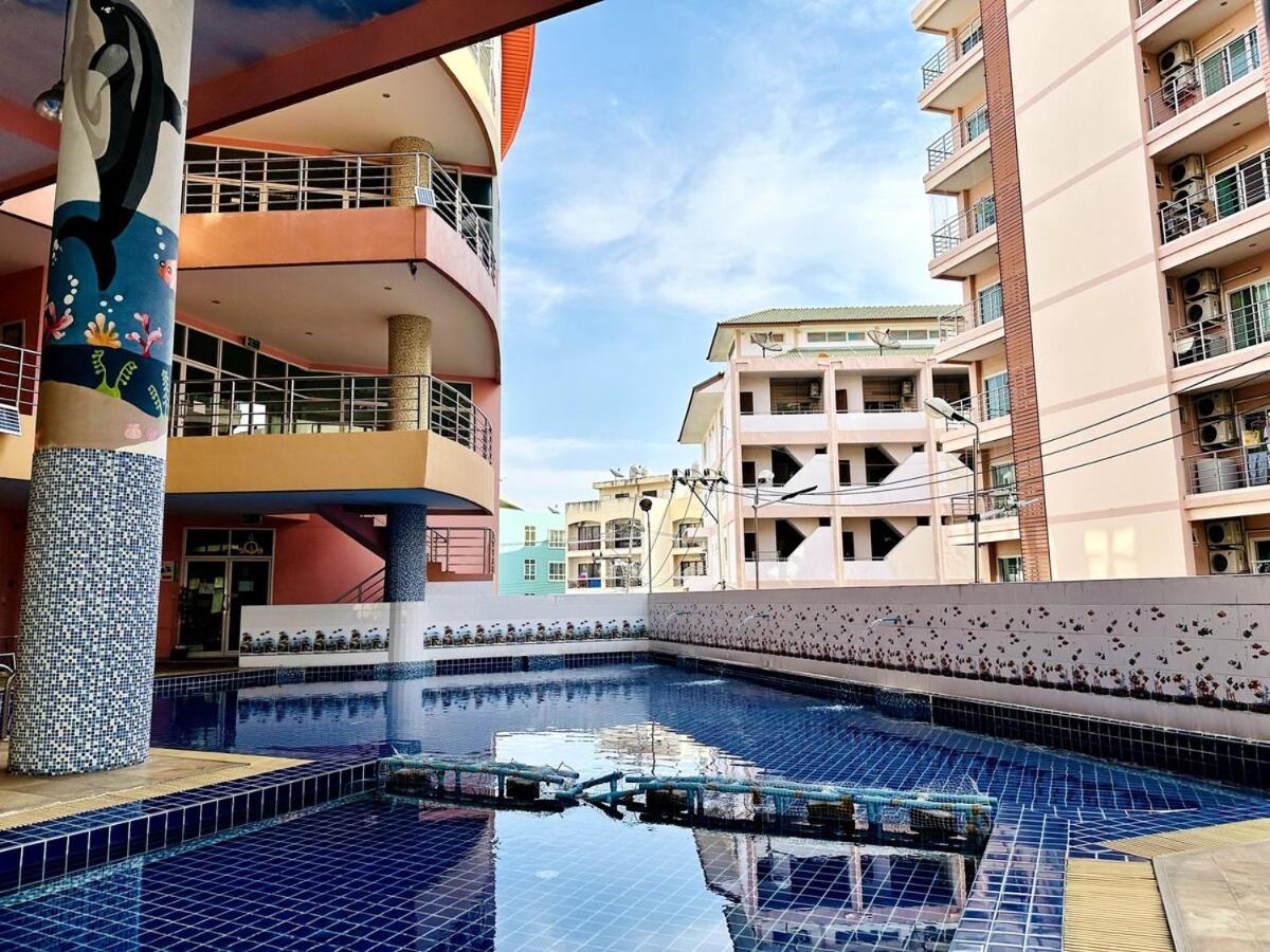 Wisdom Burg Bangsaen, Pool, Gym Aparthotel Ban Rong Khoei Exterior photo