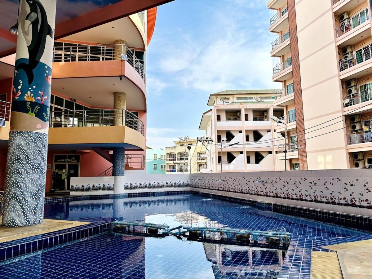 Wisdom Burg Bangsaen, Pool, Gym Aparthotel Ban Rong Khoei Exterior photo
