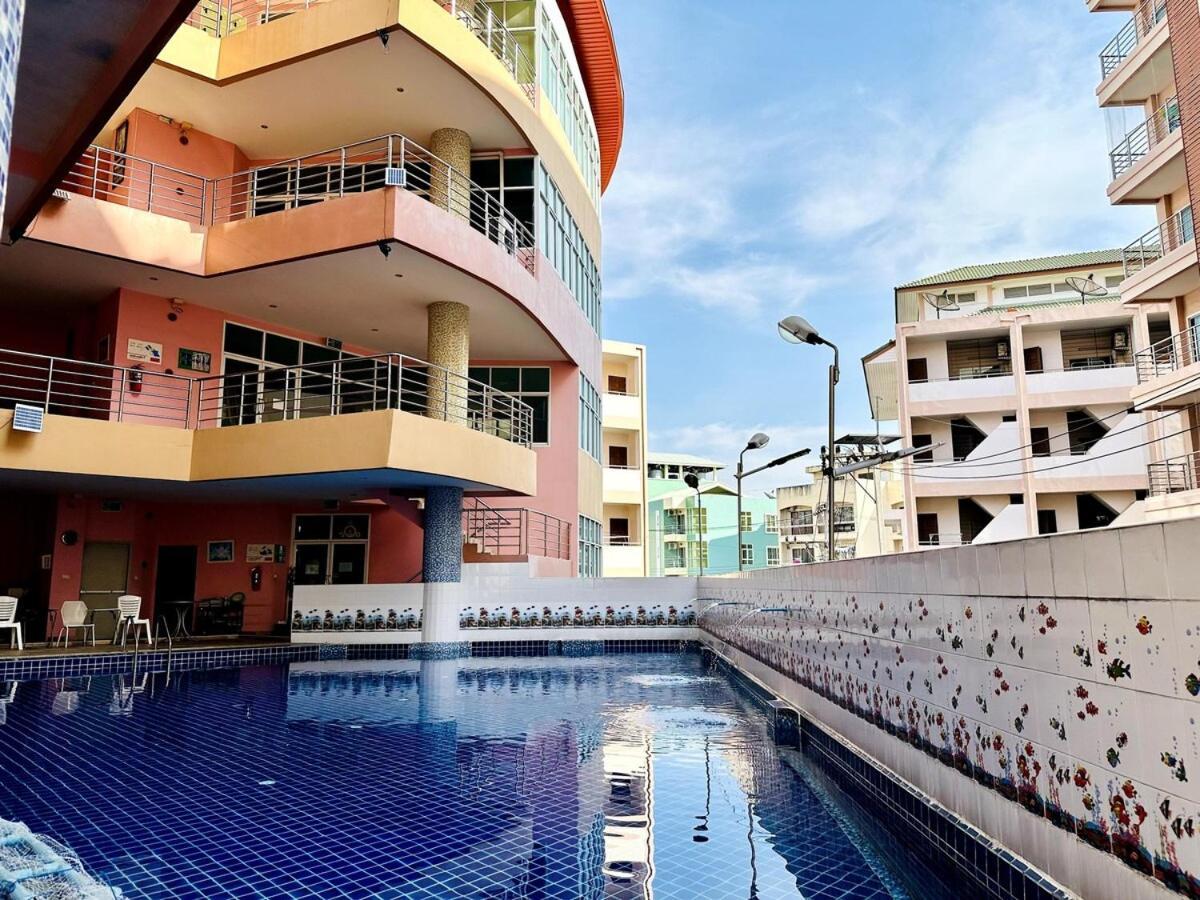 Wisdom Burg Bangsaen, Pool, Gym Aparthotel Ban Rong Khoei Exterior photo