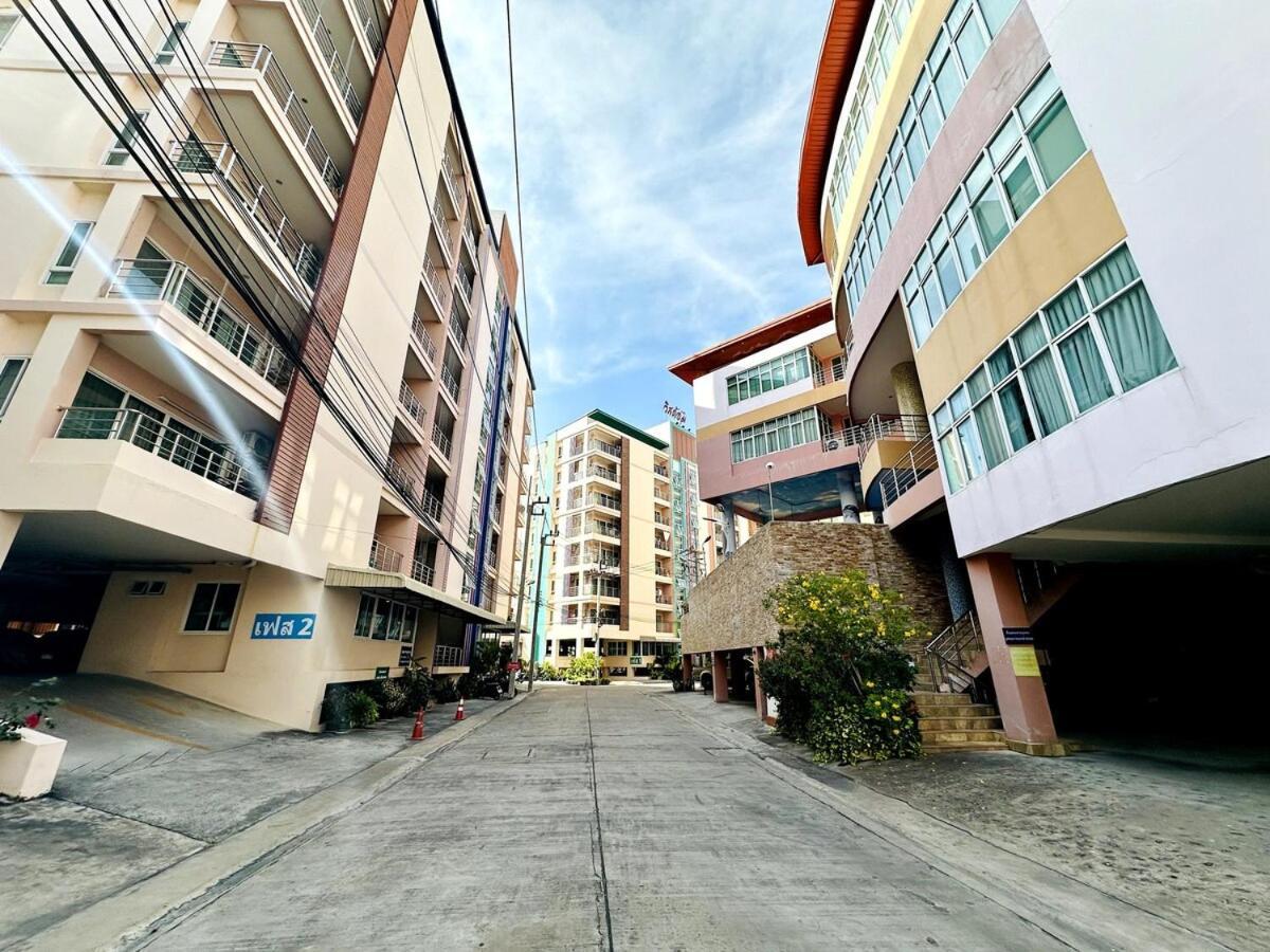 Wisdom Burg Bangsaen, Pool, Gym Aparthotel Ban Rong Khoei Exterior photo