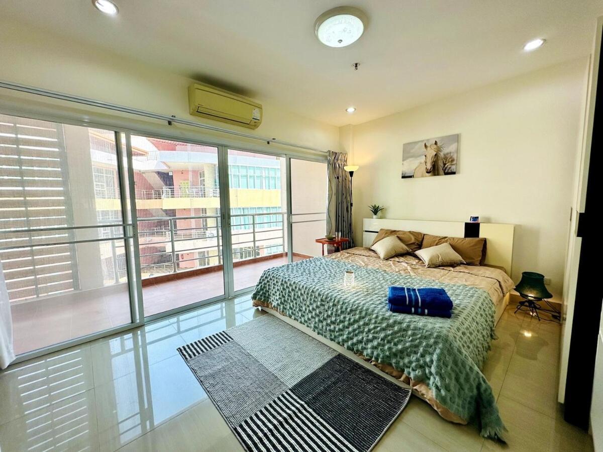 Wisdom Burg Bangsaen, Pool, Gym Aparthotel Ban Rong Khoei Exterior photo